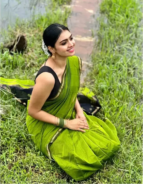 Maheshwari Silk Saree With Beautiful Weaving Design